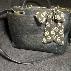 💀Betsey Johnson skull bag💀 black Betsey Johnson skull bag.